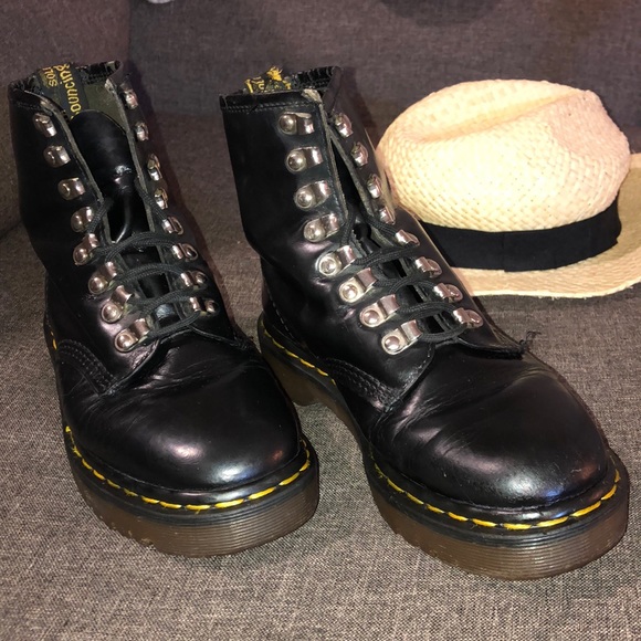 dr martens eyelet
